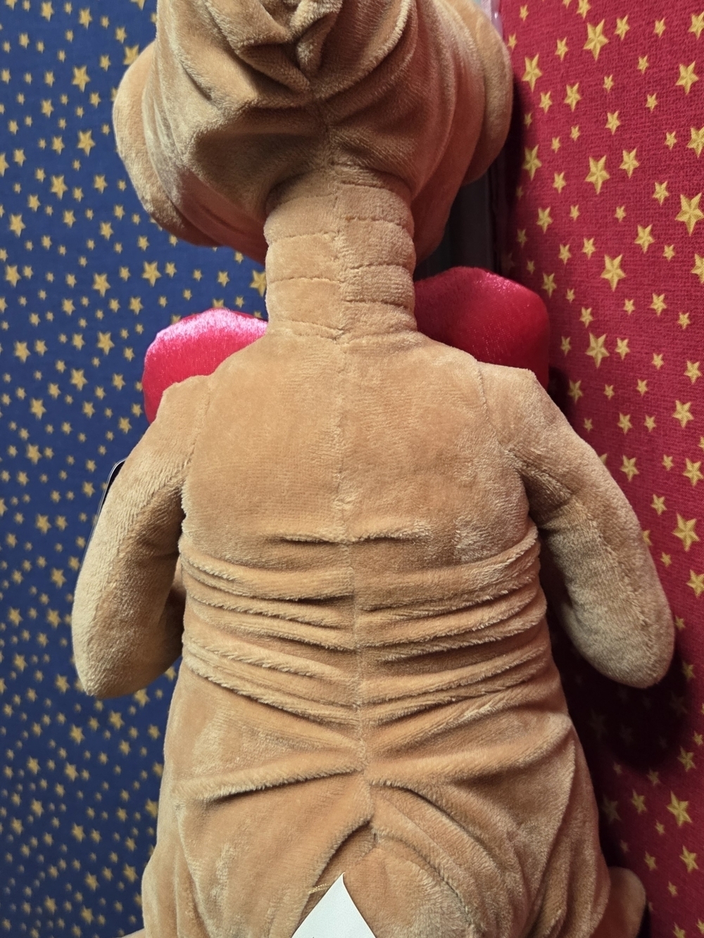 **E.T. Plush Toy Holding Red Heart - Universal Studios Tag** - Picture 10 of 13